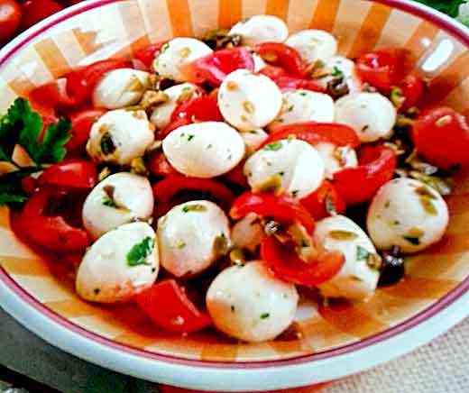 Insalata-di-pomodori-e-mozzarella
