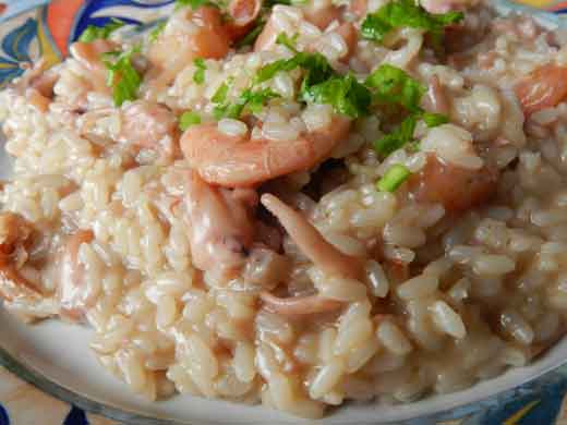 Risotto con gamberi calamari e capesante 