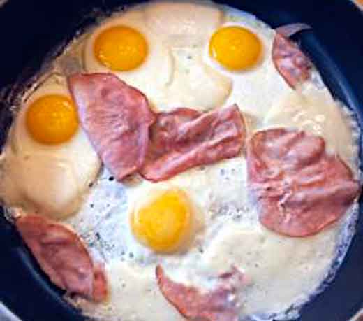 Uova-al-prosciutto-di-Praga