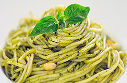 spaghetti-con-il-pesto-alla-genovese